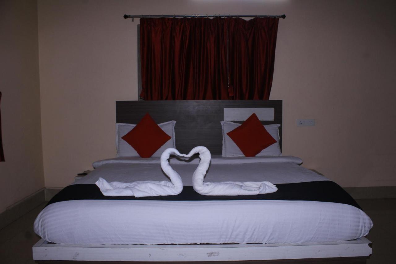 Chetan Inn Hotel Bhubaneswar Exterior photo