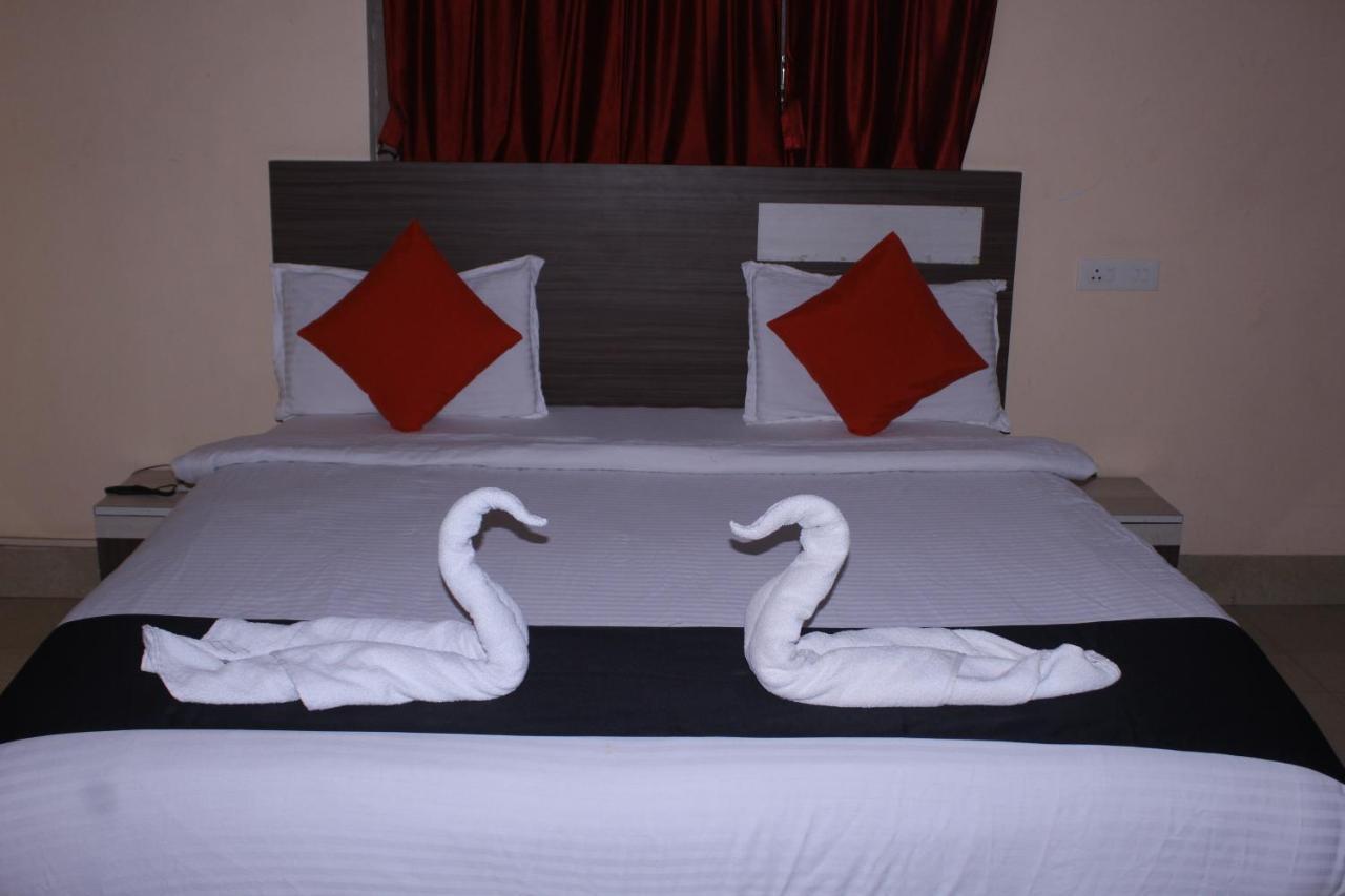 Chetan Inn Hotel Bhubaneswar Exterior photo