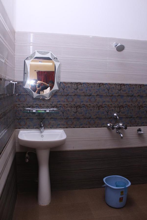 Chetan Inn Hotel Bhubaneswar Exterior photo
