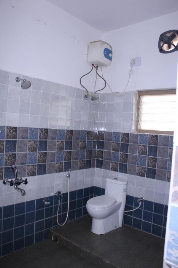 Chetan Inn Hotel Bhubaneswar Exterior photo