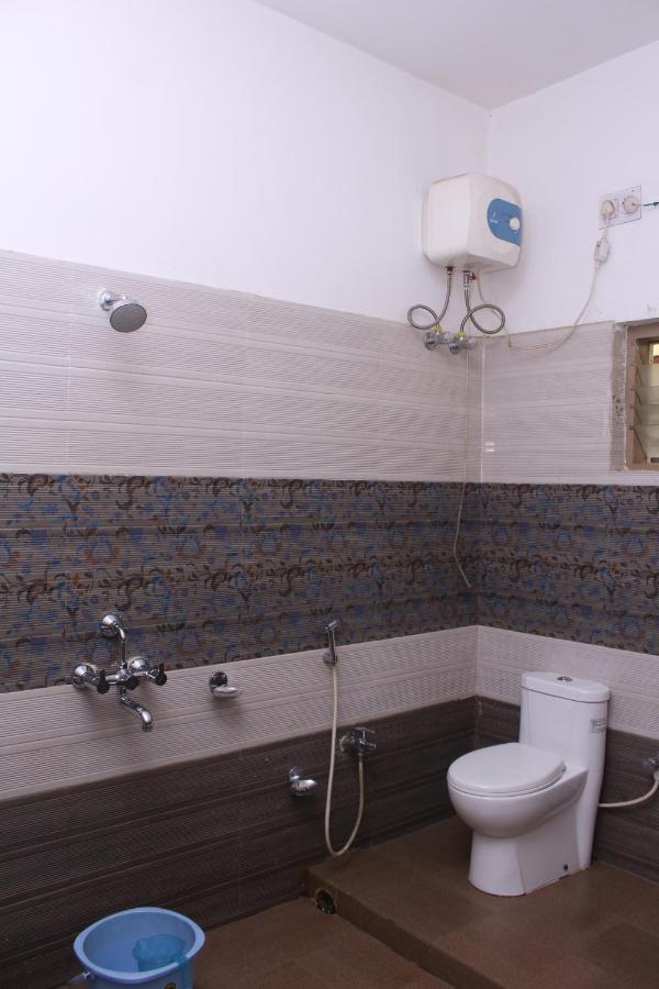 Chetan Inn Hotel Bhubaneswar Exterior photo