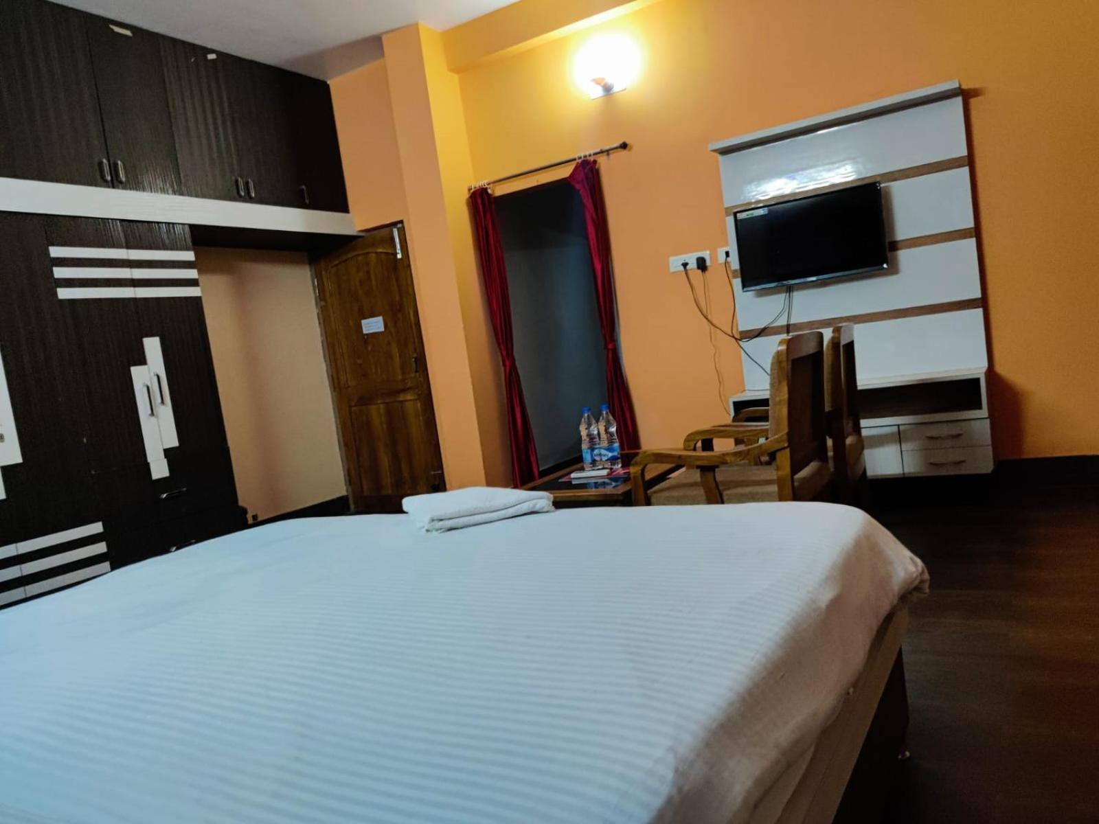 Chetan Inn Hotel Bhubaneswar Exterior photo
