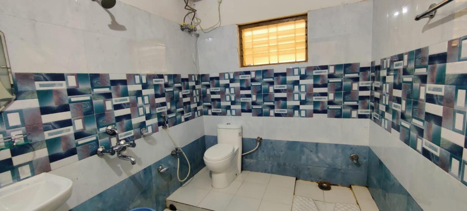 Chetan Inn Hotel Bhubaneswar Exterior photo