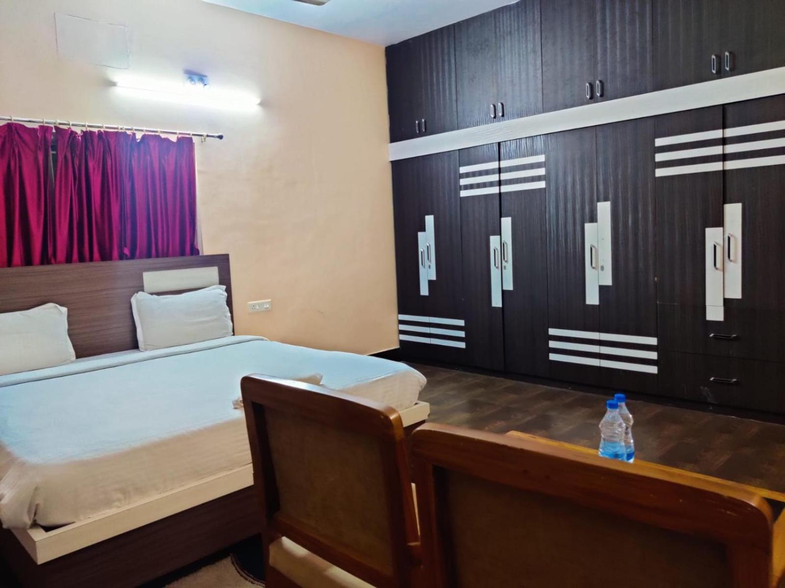 Chetan Inn Hotel Bhubaneswar Exterior photo