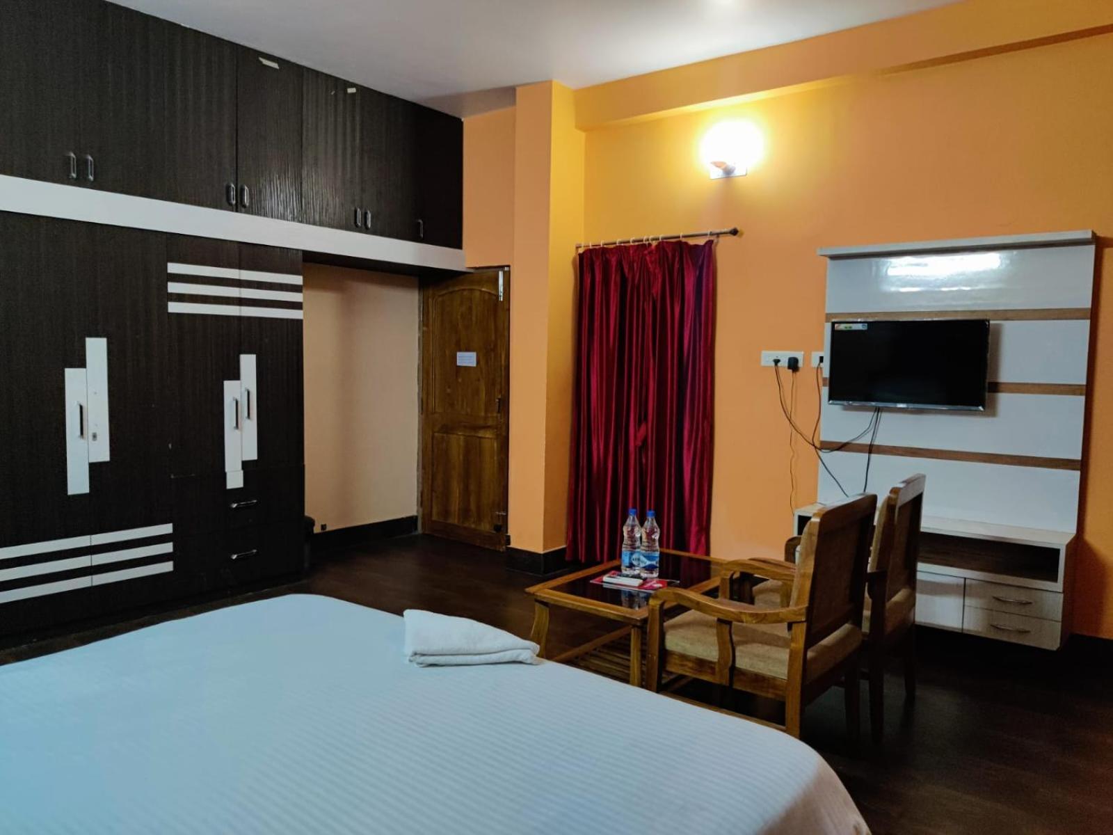 Chetan Inn Hotel Bhubaneswar Exterior photo