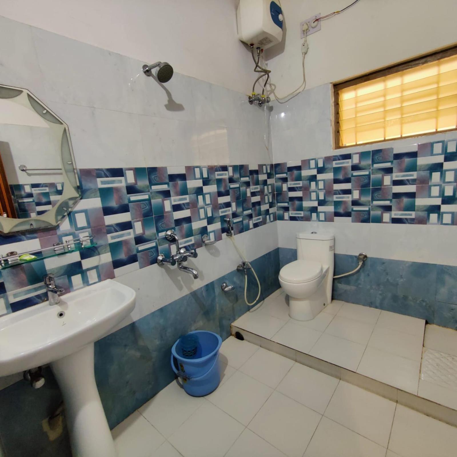 Chetan Inn Hotel Bhubaneswar Exterior photo