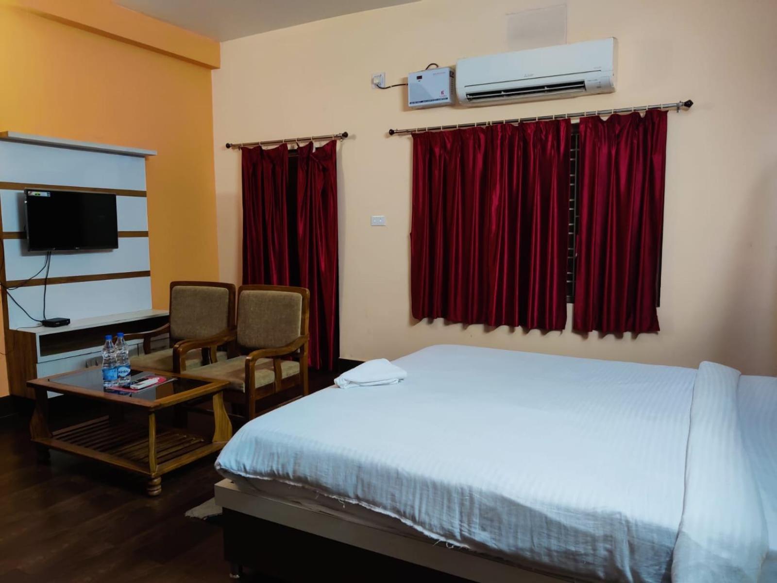 Chetan Inn Hotel Bhubaneswar Exterior photo