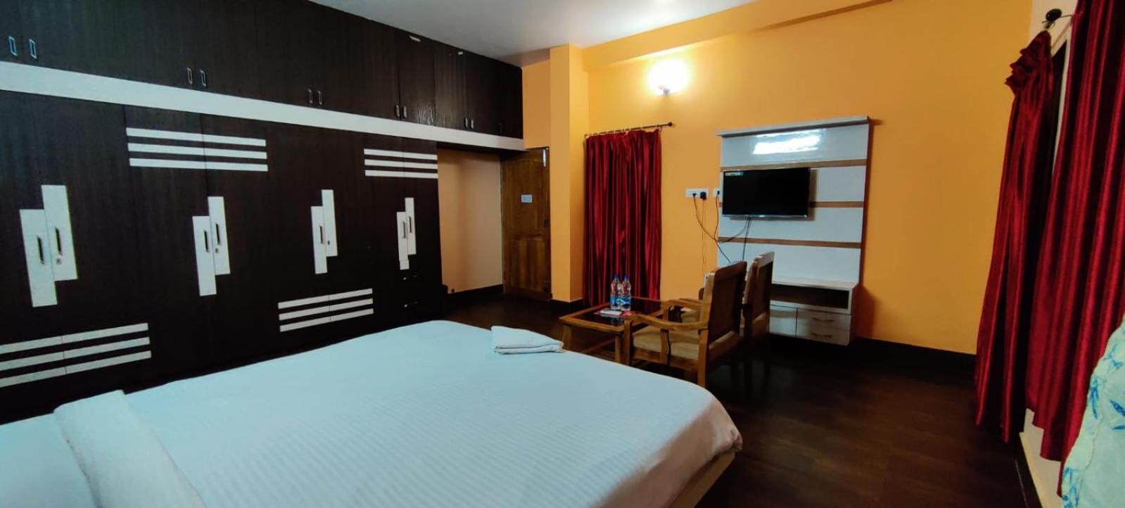 Chetan Inn Hotel Bhubaneswar Exterior photo