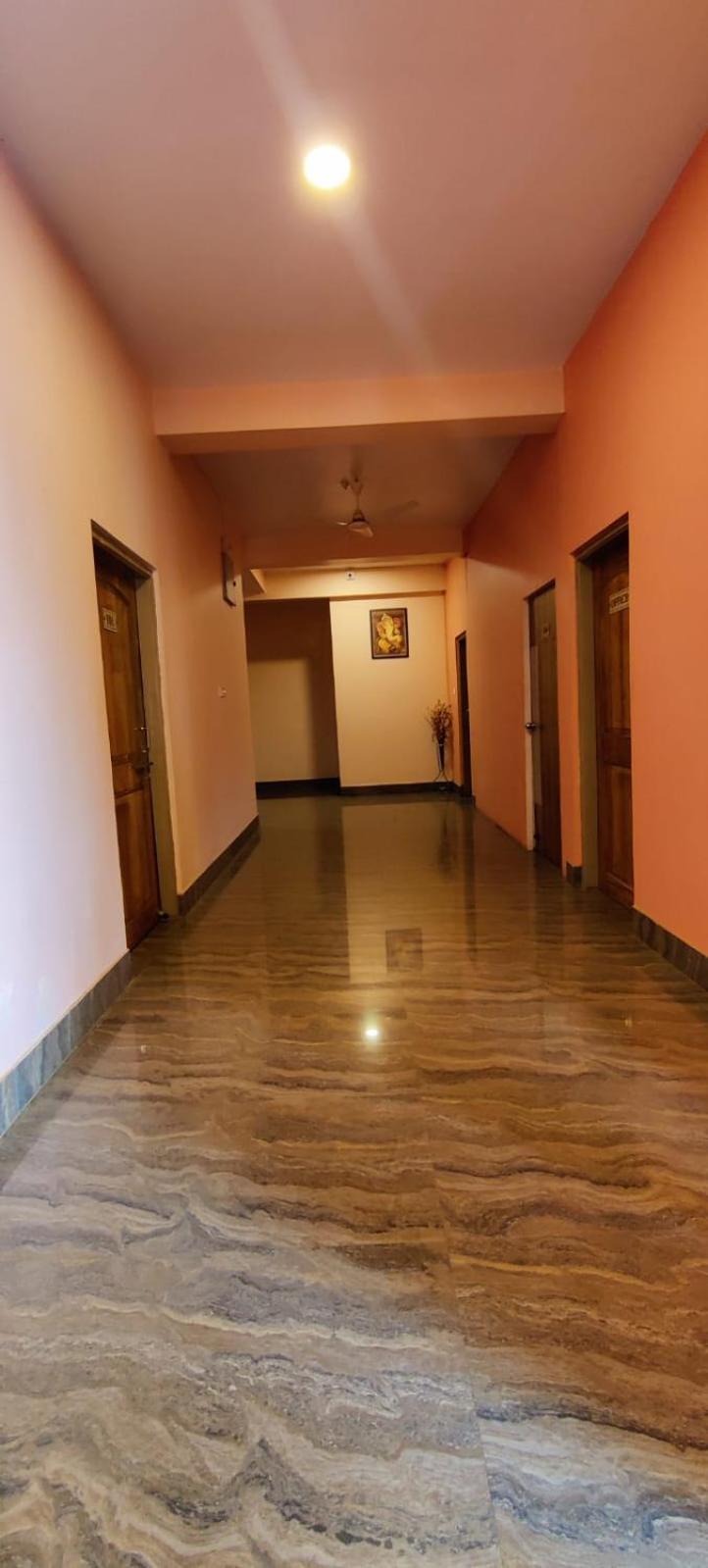 Chetan Inn Hotel Bhubaneswar Exterior photo