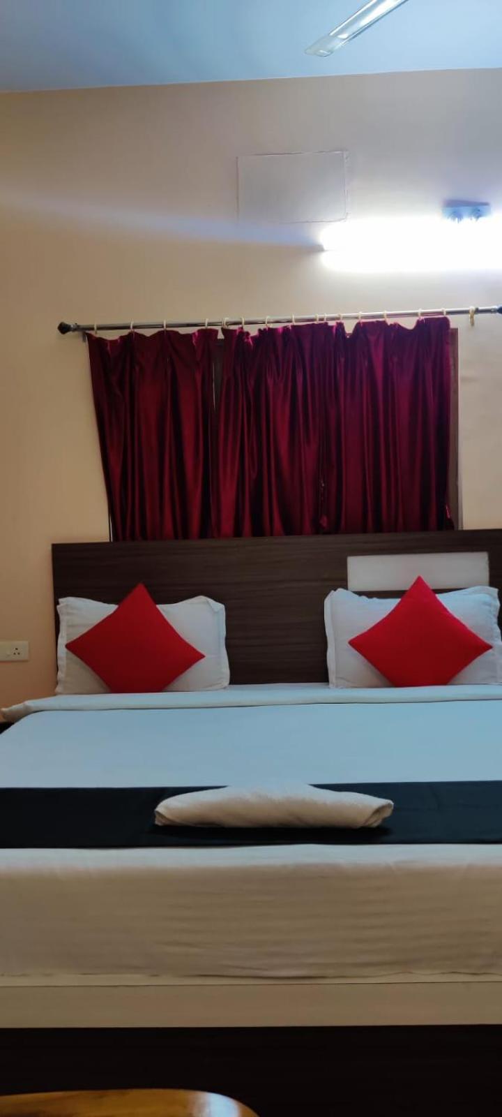 Chetan Inn Hotel Bhubaneswar Exterior photo