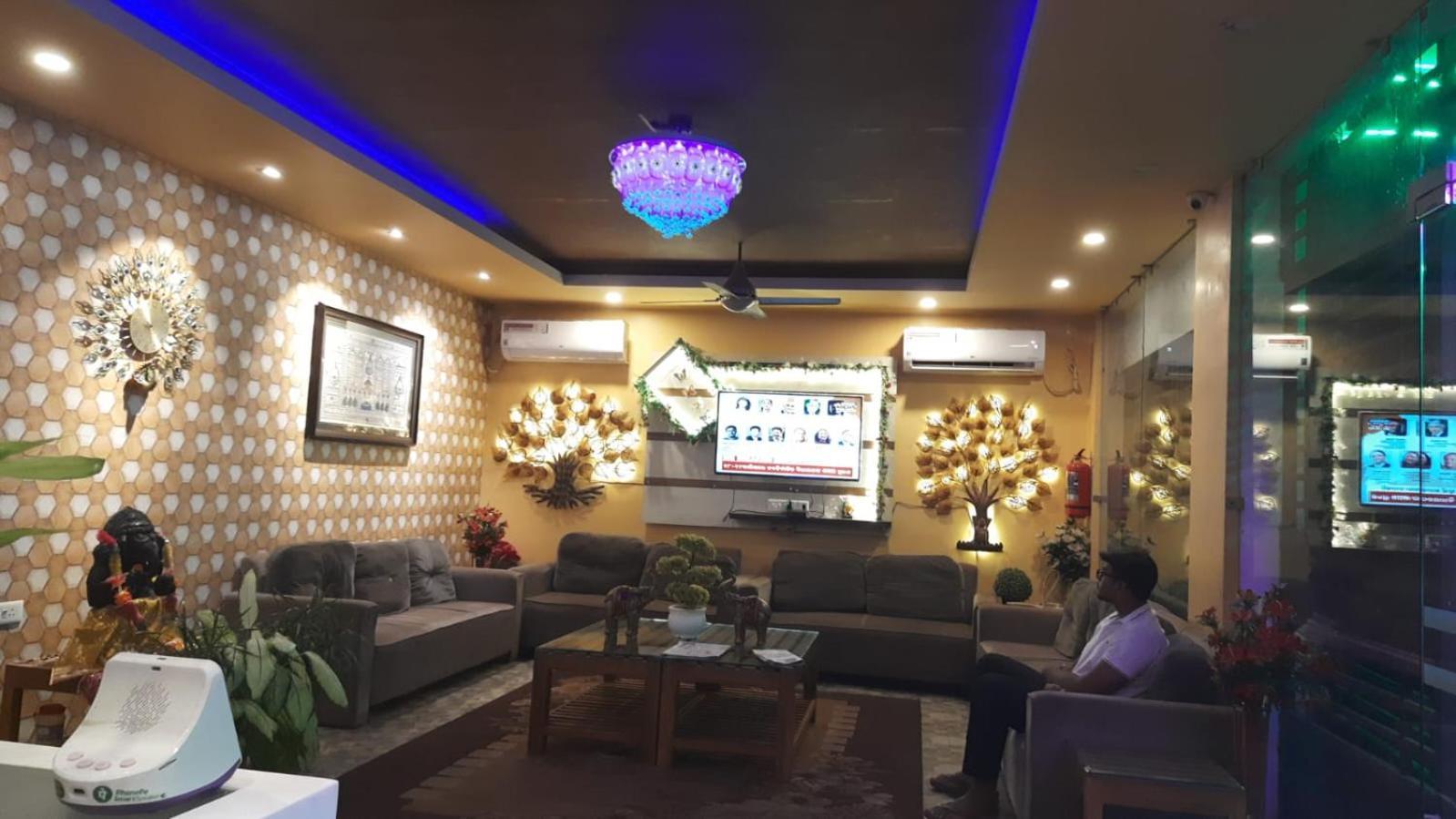 Chetan Inn Hotel Bhubaneswar Exterior photo