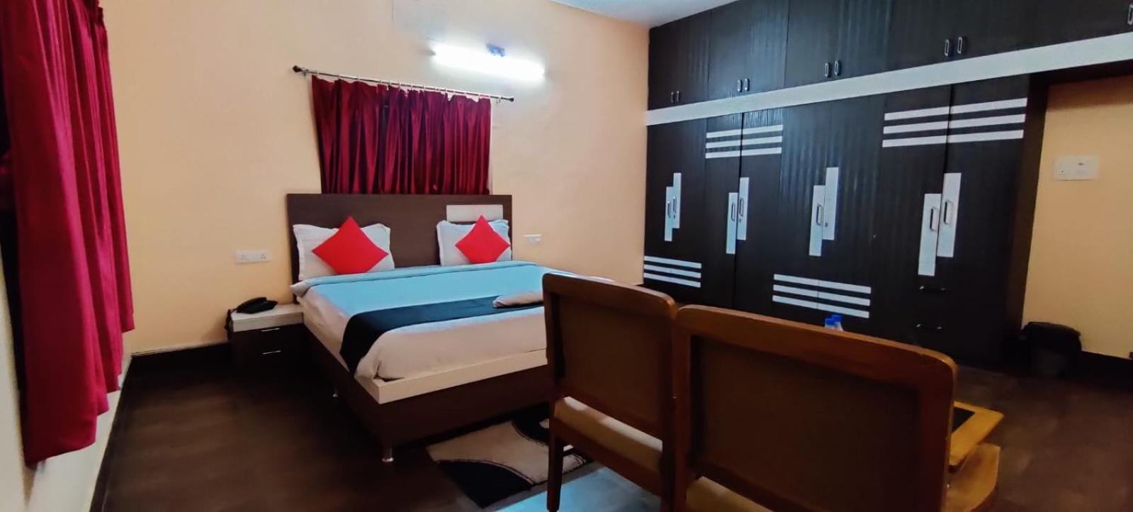 Chetan Inn Hotel Bhubaneswar Exterior photo