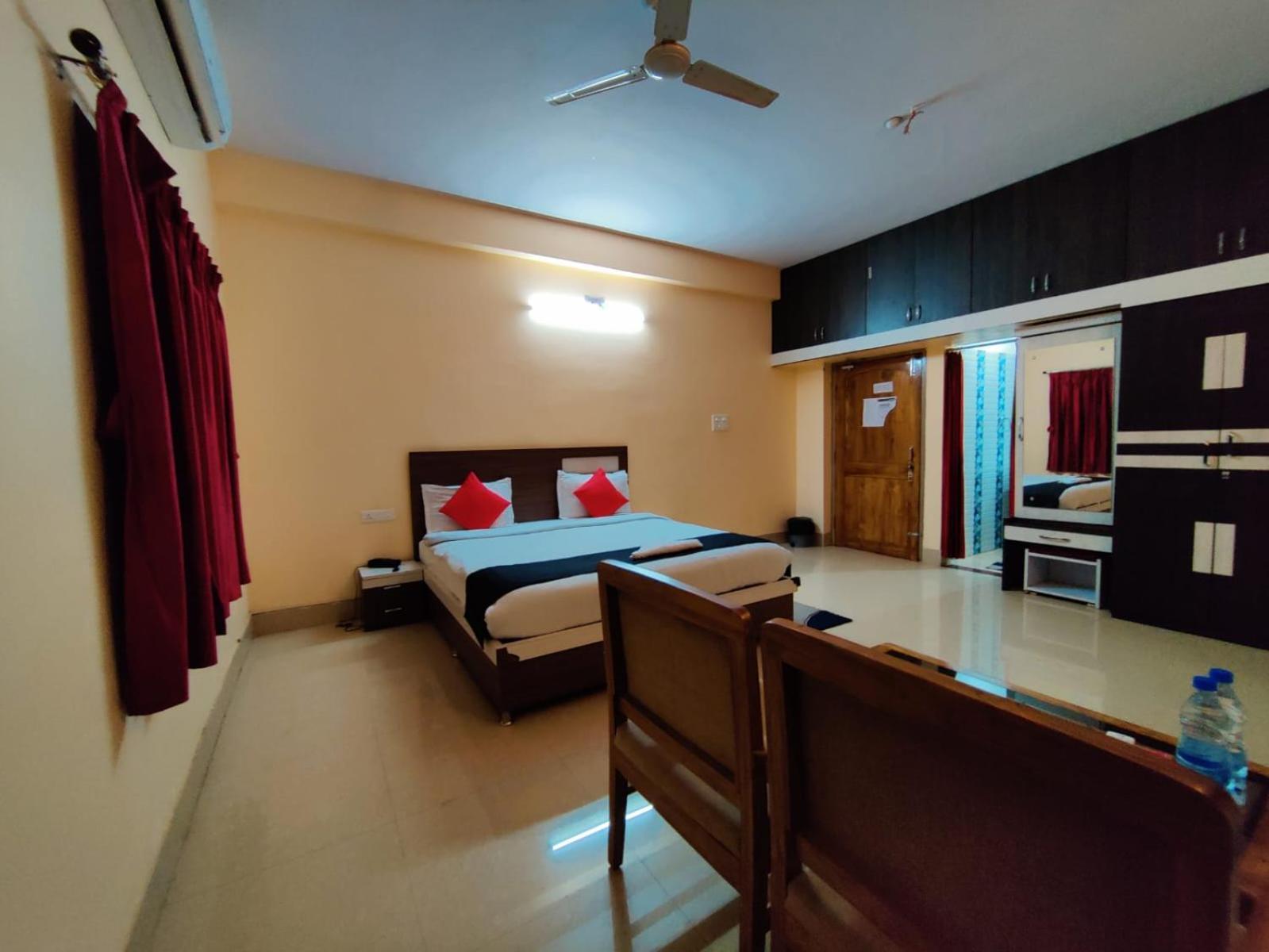 Chetan Inn Hotel Bhubaneswar Exterior photo